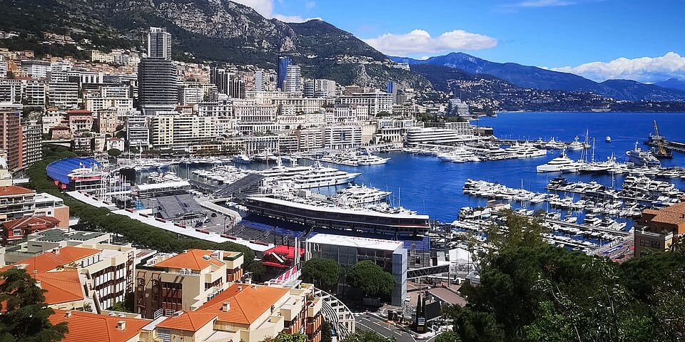 The Beauty of Monte Carlo - through casinos, code, coffee and the Cosmos